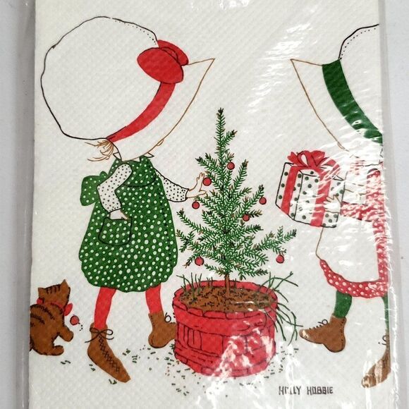 Vtg 1973 Christmas Holly Hobbie Crepe Tablecover Tablecloth Cottagecore Red - Picture 3 of 3